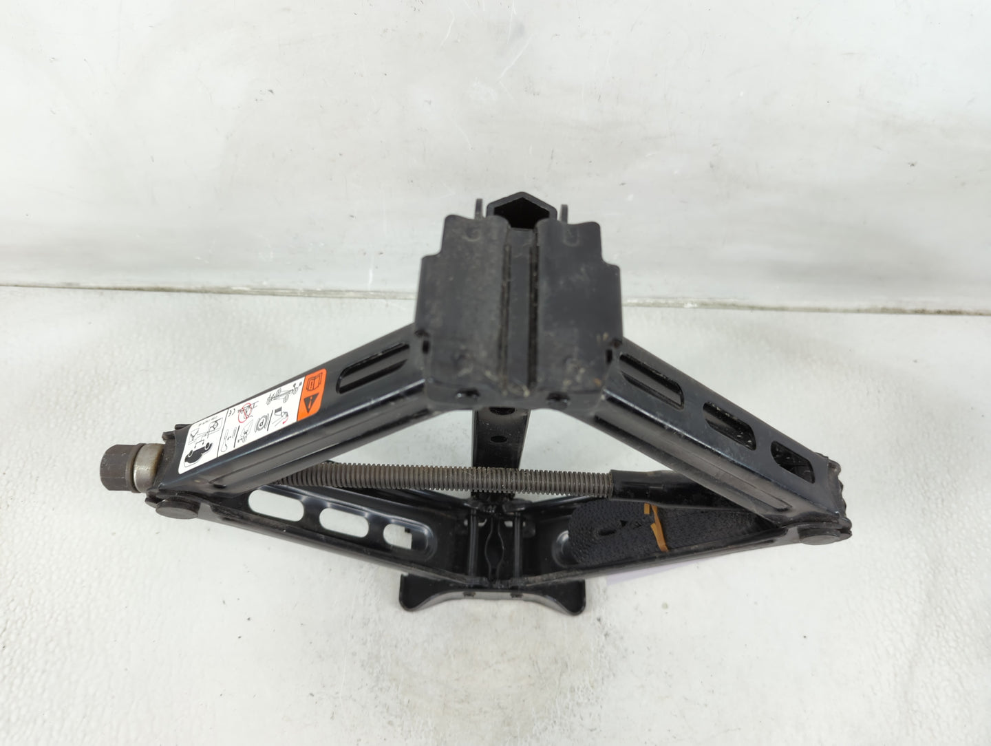 2015 Ford Edge Spare Scissor Car Jack - Oemusedautoparts1.com