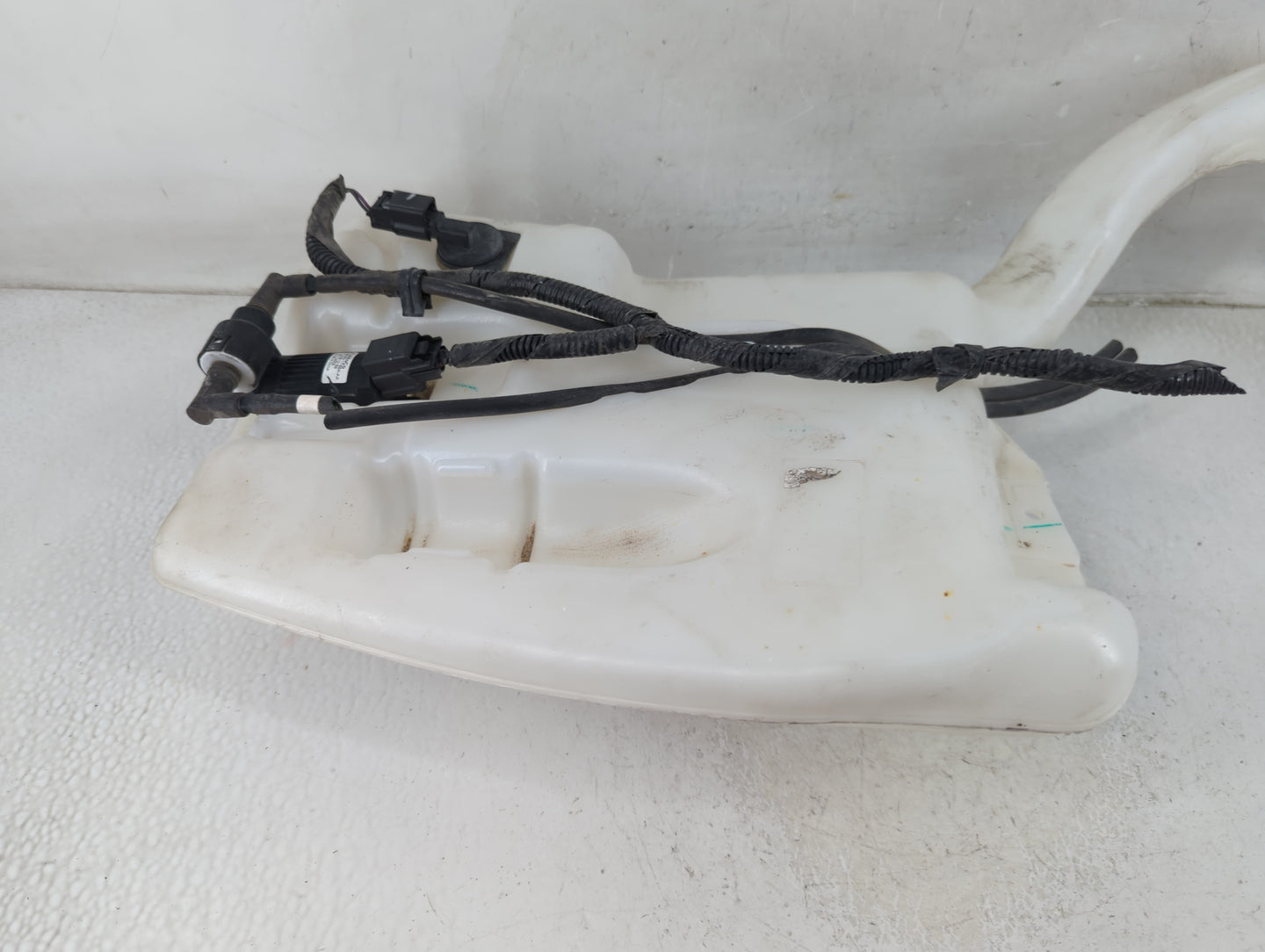 2015-2015 Ford Edge Windshield Washer Fluid Reservoir Bottle Oem - Oemusedautoparts1.com