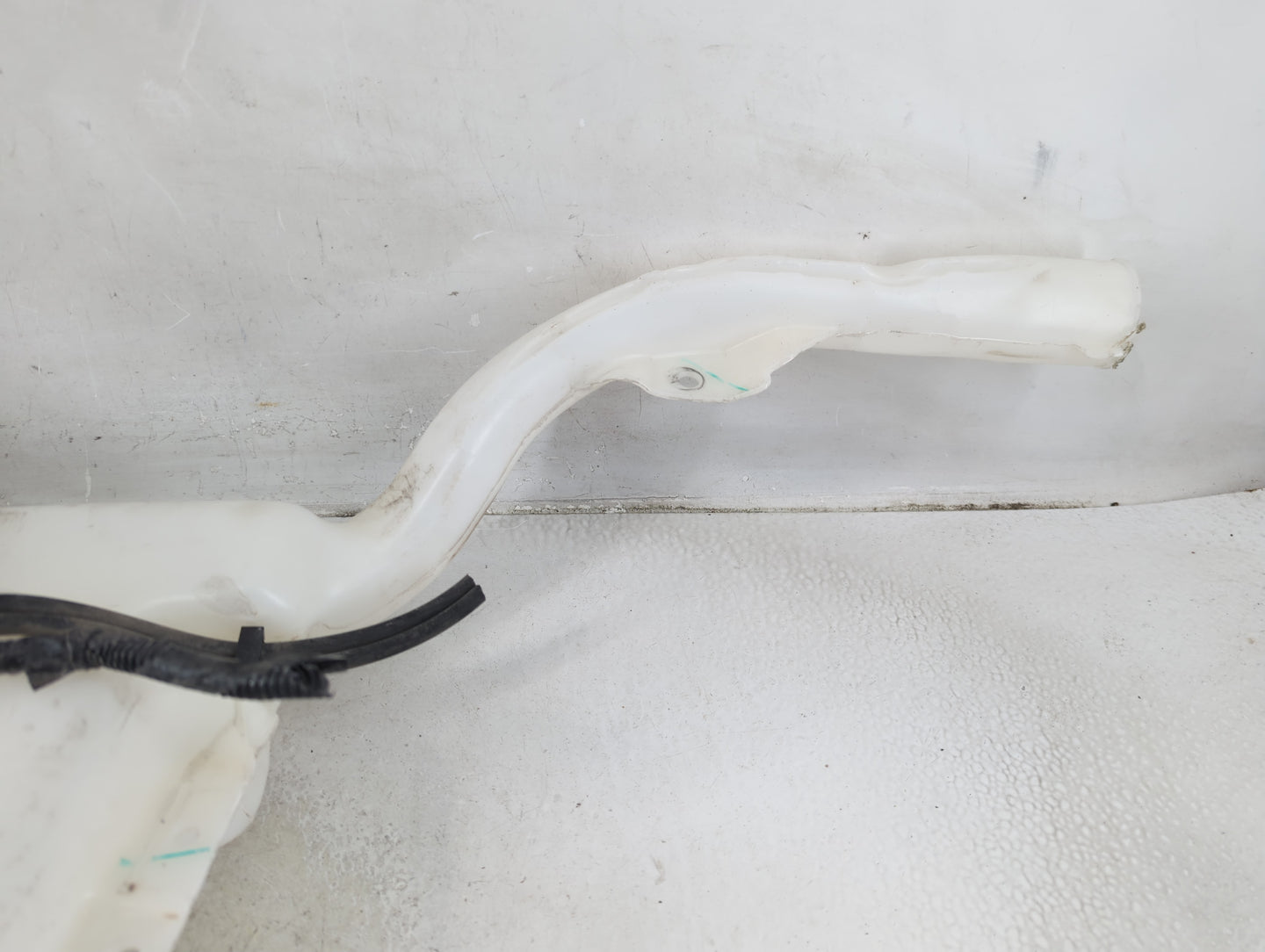 2015-2015 Ford Edge Windshield Washer Fluid Reservoir Bottle Oem - Oemusedautoparts1.com