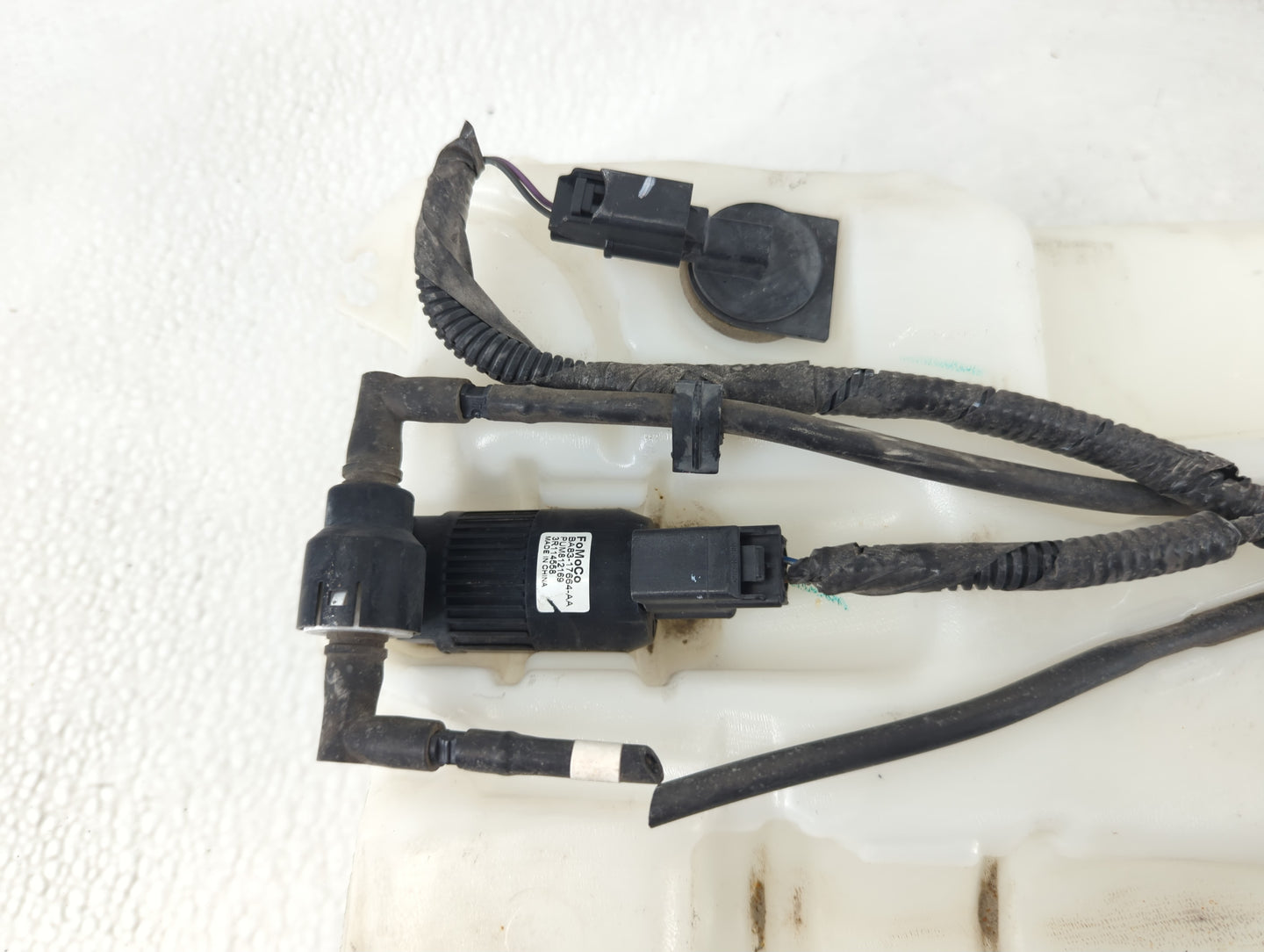 2015-2015 Ford Edge Windshield Washer Fluid Reservoir Bottle Oem - Oemusedautoparts1.com
