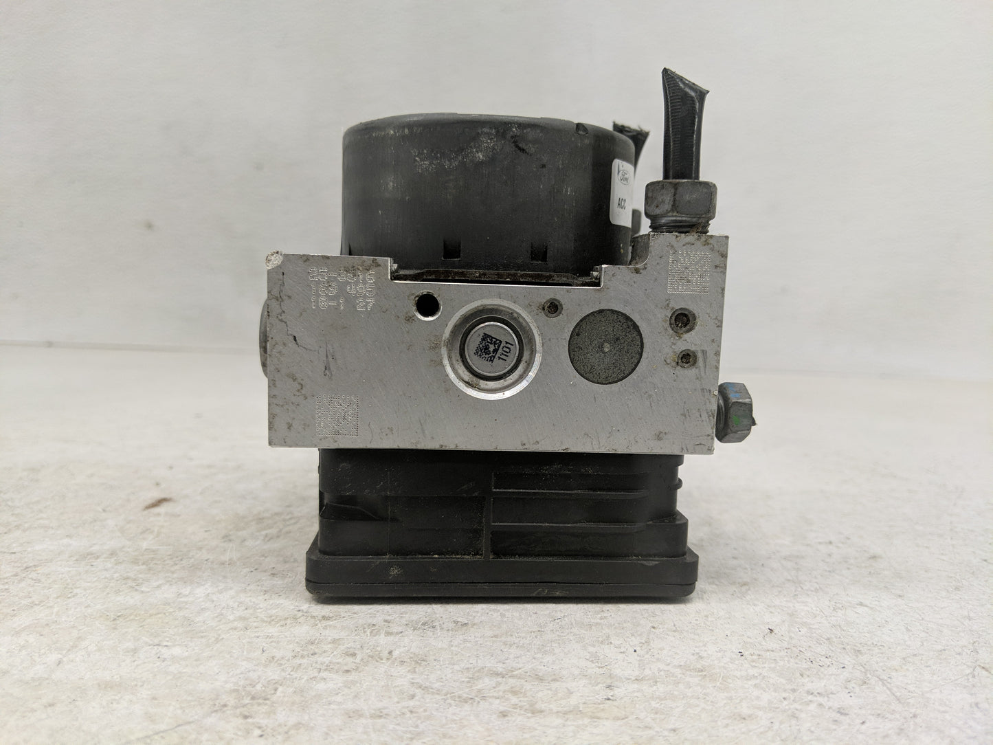 2015-2018 Ford Edge ABS Pump Control Module Replacement P/N:F2GC-2C405-BG Fits Fits 2015 2016 2017 2018 OEM Used Auto Parts 