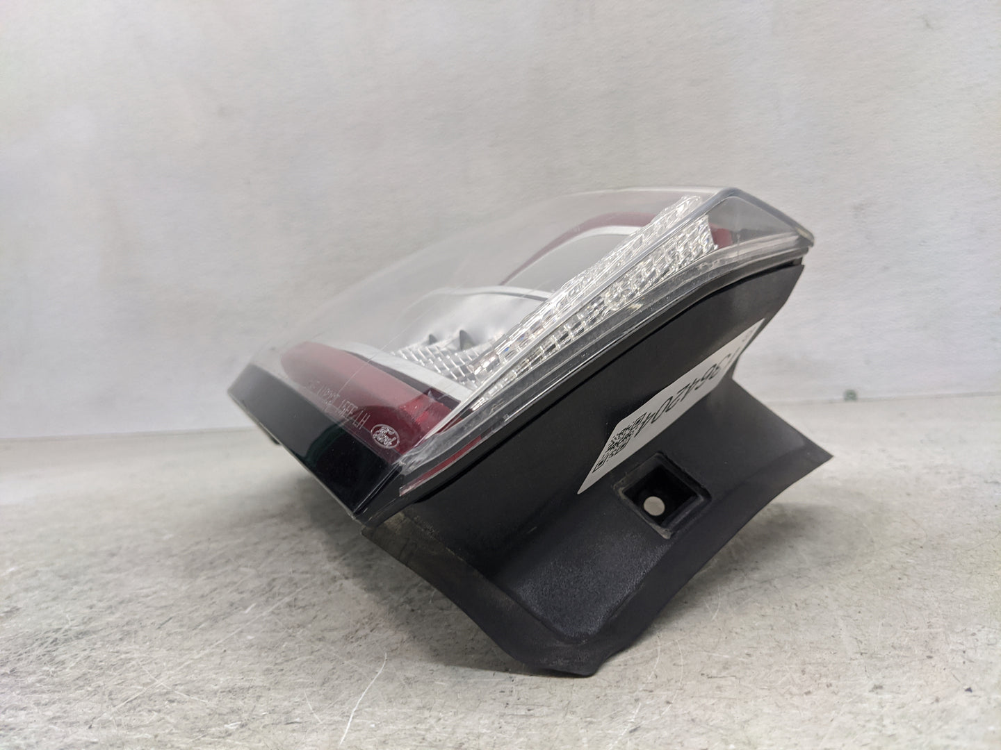2015-2018 Ford Edge Tail Light Assembly Driver Left OEM P/N:HT4B-13405-D Fits Fits 2015 2016 2017 2018 OEM Used Auto Parts -