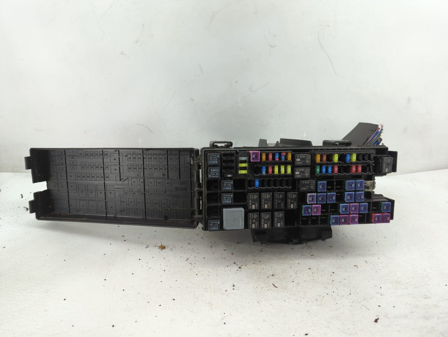 2015-2018 Ford Edge Fusebox Fuse Box Panel Relay Module P/N:BT4T-14A003-AA Fits Fits 2015 2016 2017 2018 OEM Used Auto Parts