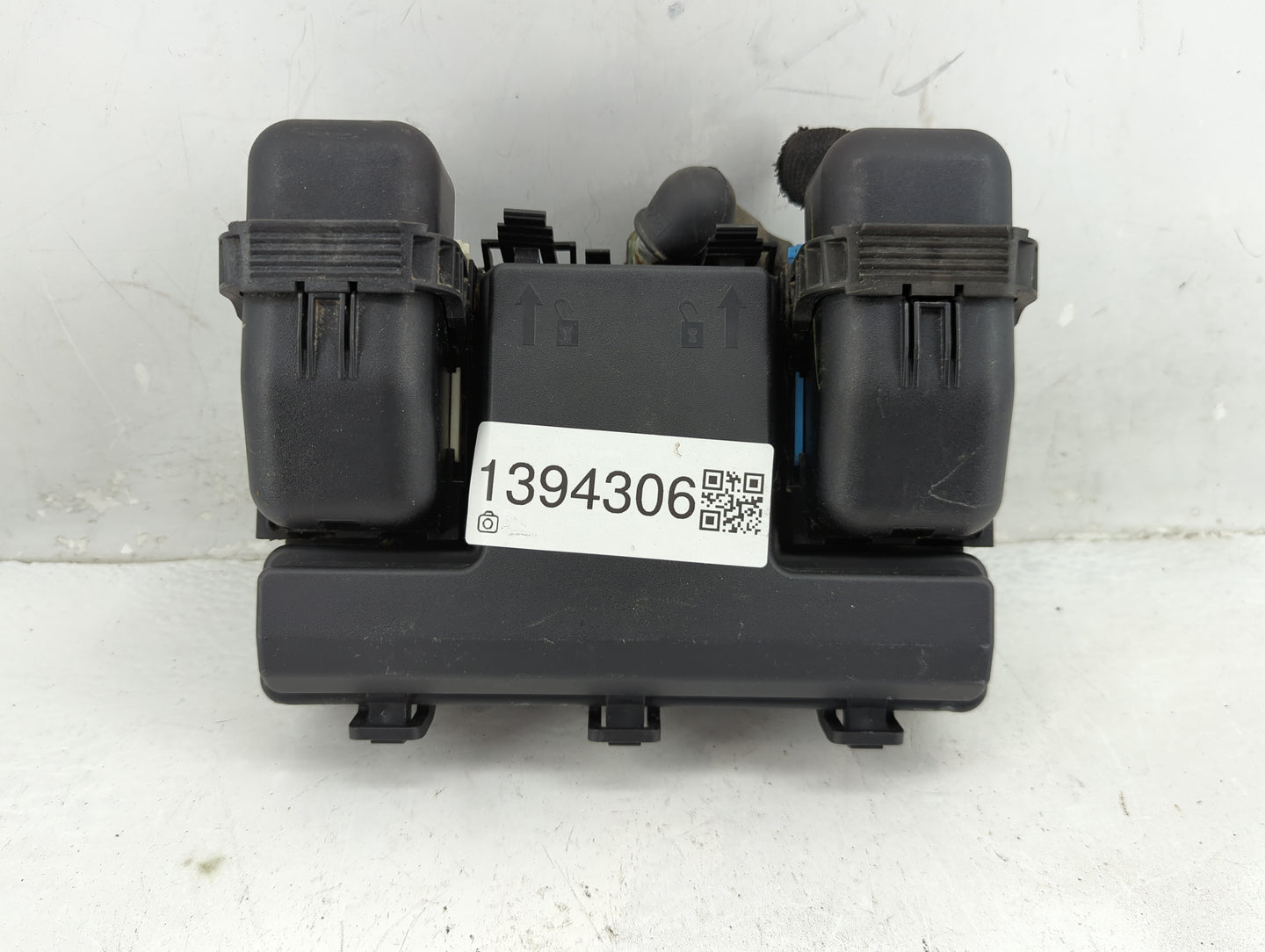 2015-2018 Ford Edge Fusebox Fuse Box Panel Relay Module P/N:F2GT14A067 Fits Fits 2015 2016 2017 2018 OEM Used Auto Parts - O