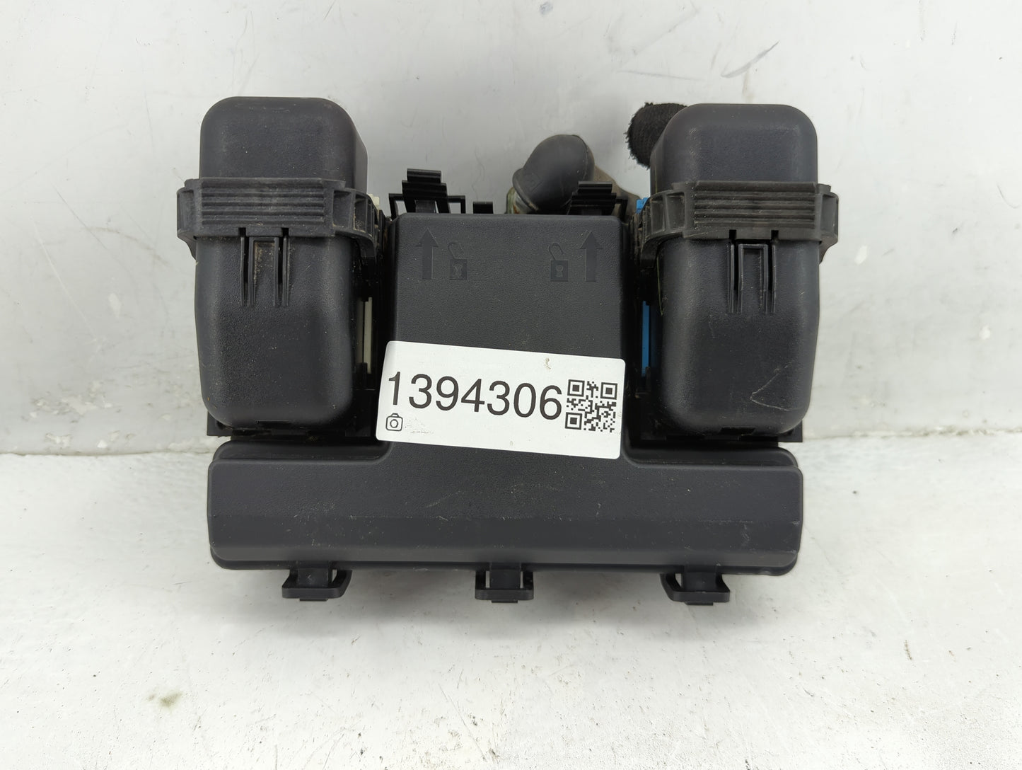 2015-2018 Ford Edge Fusebox Fuse Box Panel Relay Module P/N:F2GT14A067 Fits Fits 2015 2016 2017 2018 OEM Used Auto Parts - O