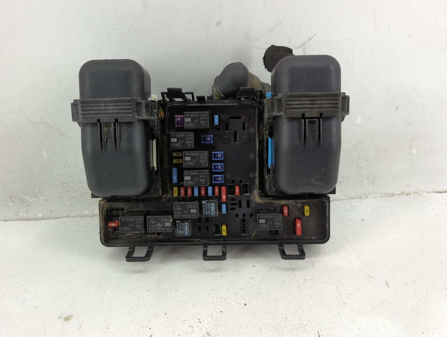 2015-2018 Ford Edge Fusebox Fuse Box Panel Relay Module P/N:F2GT14A067 Fits Fits 2015 2016 2017 2018 OEM Used Auto Parts - O
