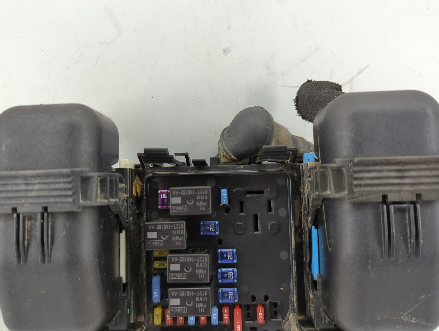 2015-2018 Ford Edge Fusebox Fuse Box Panel Relay Module P/N:F2GT14A067 Fits Fits 2015 2016 2017 2018 OEM Used Auto Parts - O