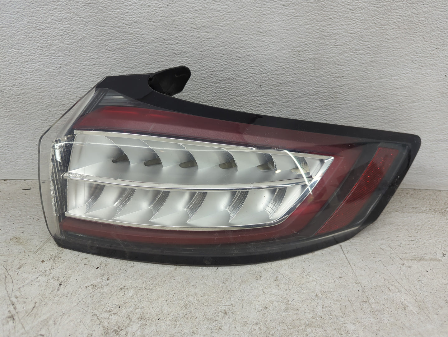 2015-2018 Ford Edge Tail Light Assembly Passenger Right OEM P/N:FT4B-13404-D FT4B-13404-C Fits Fits 2015 2016 2017 2018 OEM 