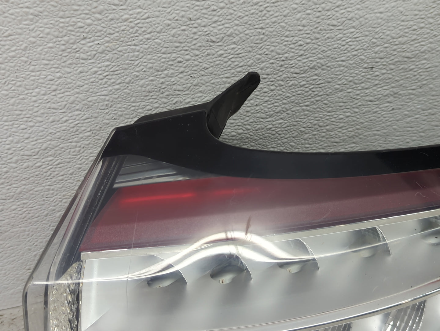 2015-2018 Ford Edge Tail Light Assembly Passenger Right OEM P/N:FT4B-13404-D FT4B-13404-C Fits Fits 2015 2016 2017 2018 OEM 