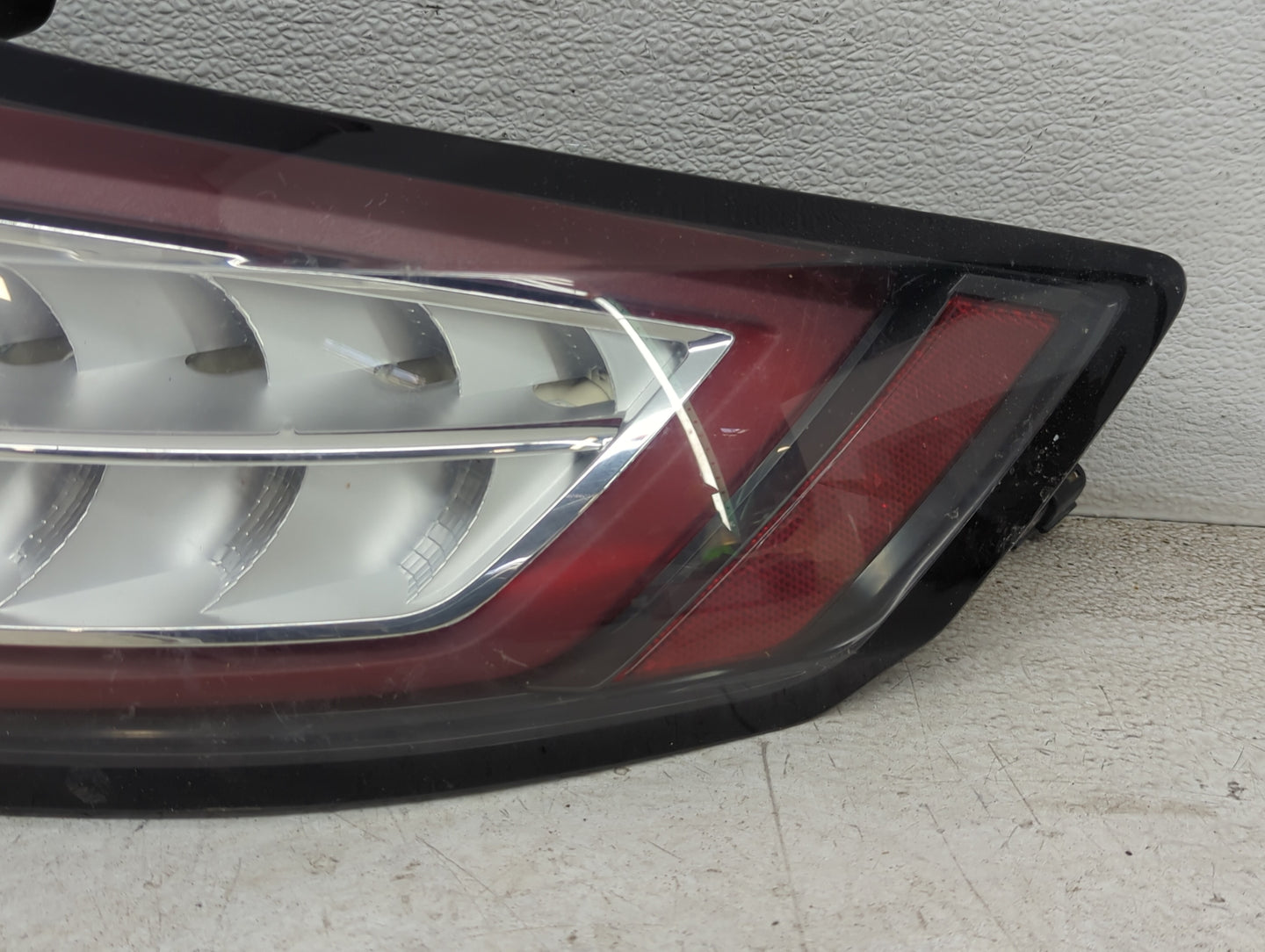 2015-2018 Ford Edge Tail Light Assembly Passenger Right OEM P/N:FT4B-13404-D FT4B-13404-C Fits Fits 2015 2016 2017 2018 OEM 