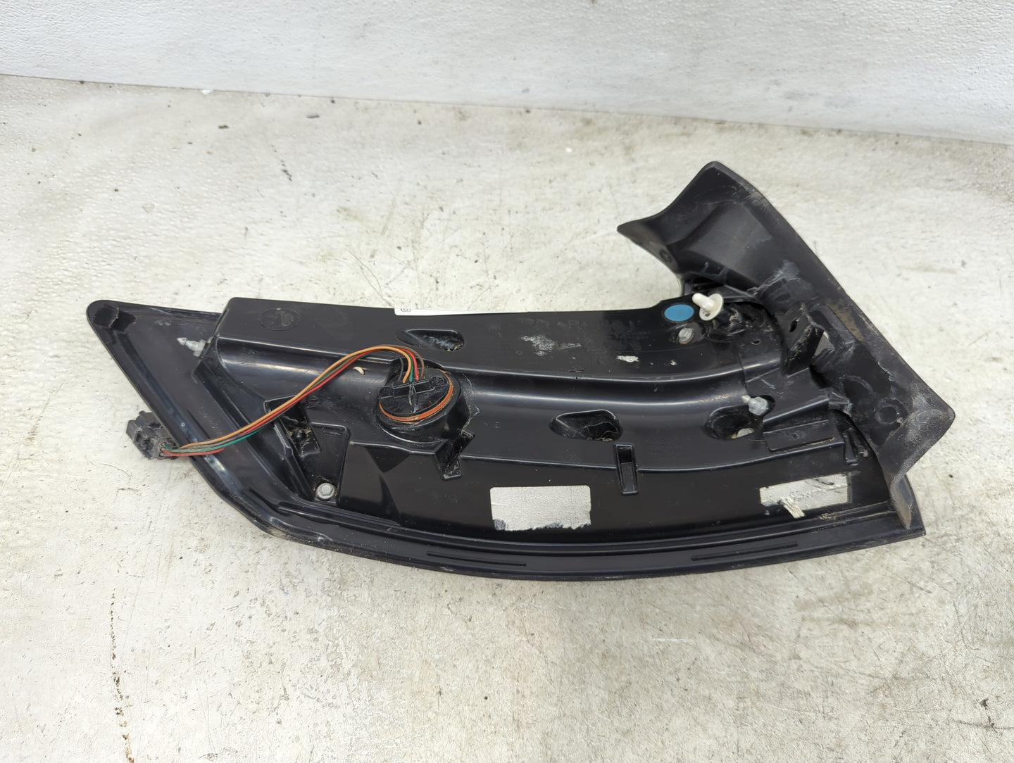 2015-2018 Ford Edge Tail Light Assembly Passenger Right OEM P/N:FT4B-13404-D FT4B-13404-C Fits Fits 2015 2016 2017 2018 OEM 