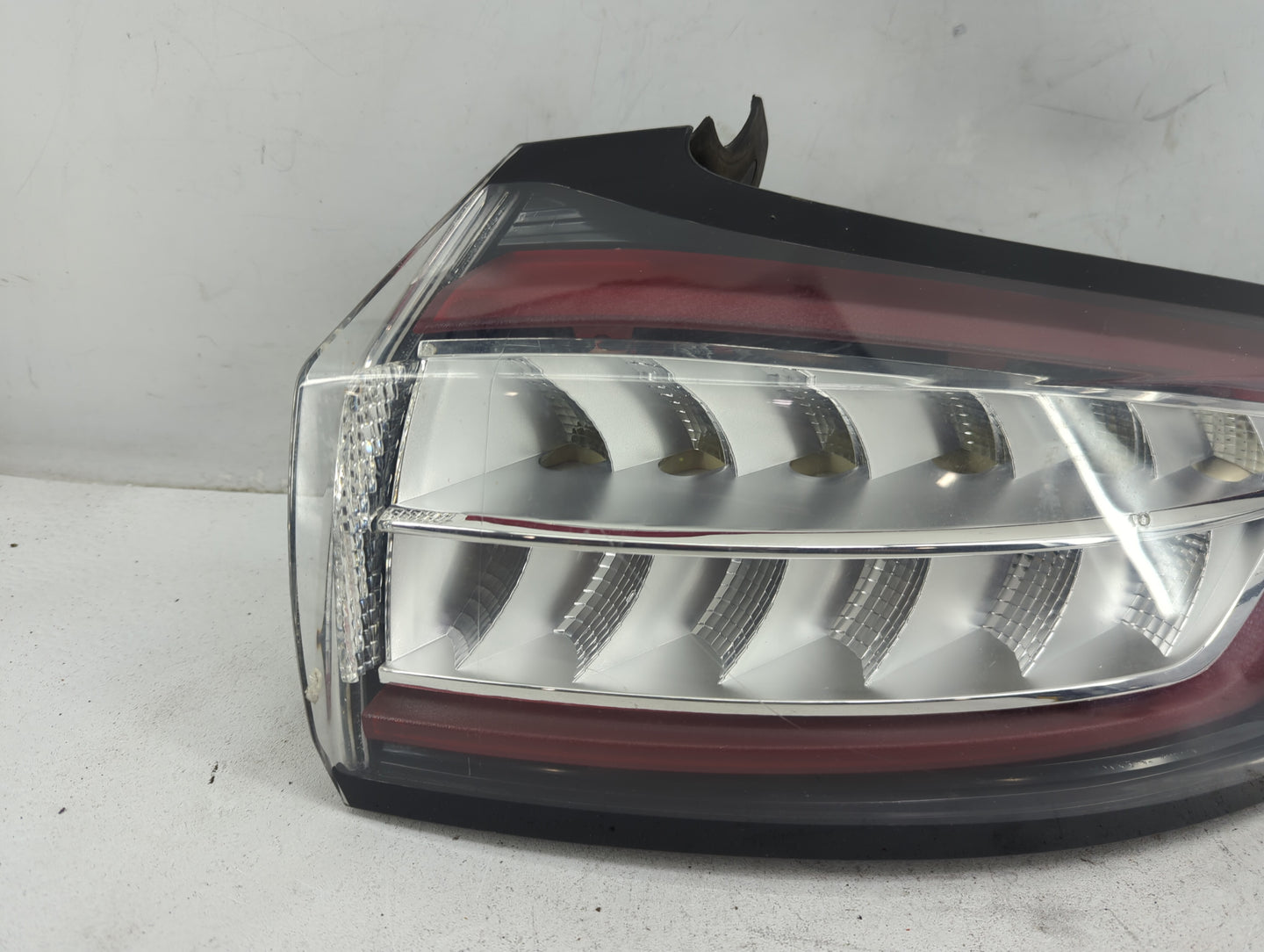 2015-2018 Ford Edge Tail Light Assembly Passenger Right OEM P/N:FT4B-13404-D FT4B-13404-C Fits Fits 2015 2016 2017 2018 OEM 