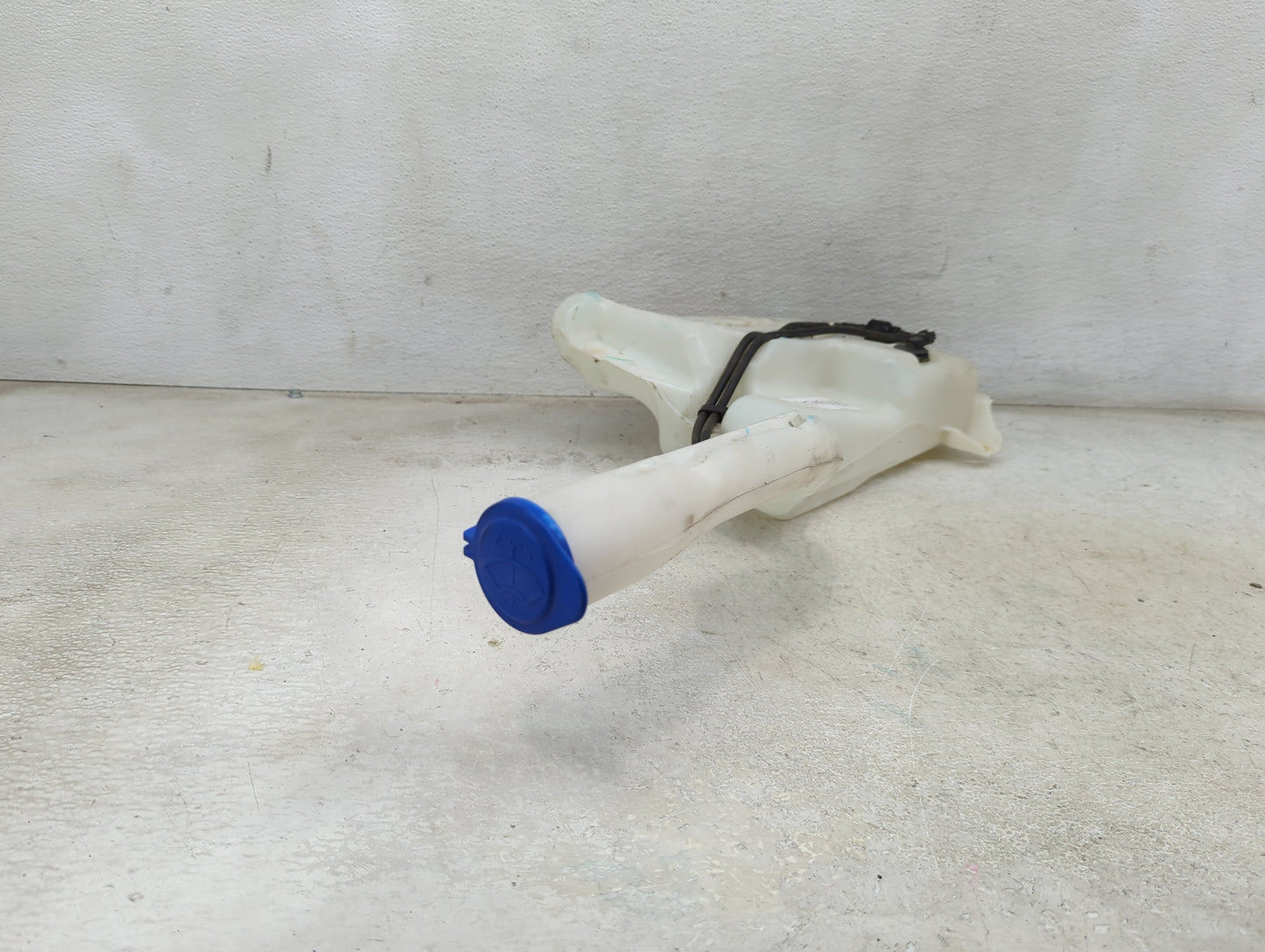2015-2015 Ford Edge Windshield Washer Fluid Reservoir Bottle Oem 1474004 - Oemusedautoparts1.com