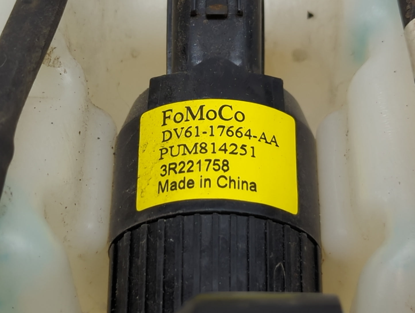 2015-2015 Ford Edge Windshield Washer Fluid Reservoir Bottle Oem 1474004 - Oemusedautoparts1.com