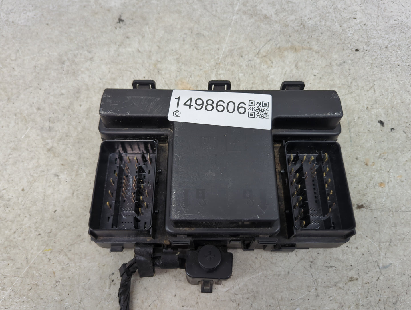 2015-2018 Ford Edge Fusebox Fuse Box Panel Relay Module P/N:8T2T-14B192-AB Fits Fits 2015 2016 2017 2018 OEM Used Auto Parts