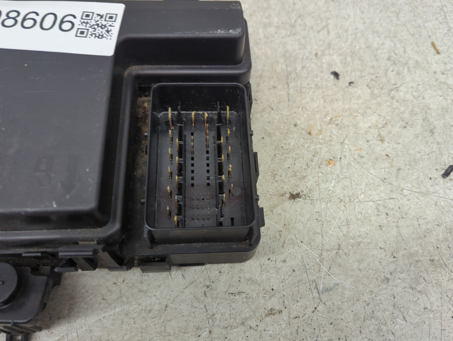 2015-2018 Ford Edge Fusebox Fuse Box Panel Relay Module P/N:8T2T-14B192-AB Fits Fits 2015 2016 2017 2018 OEM Used Auto Parts