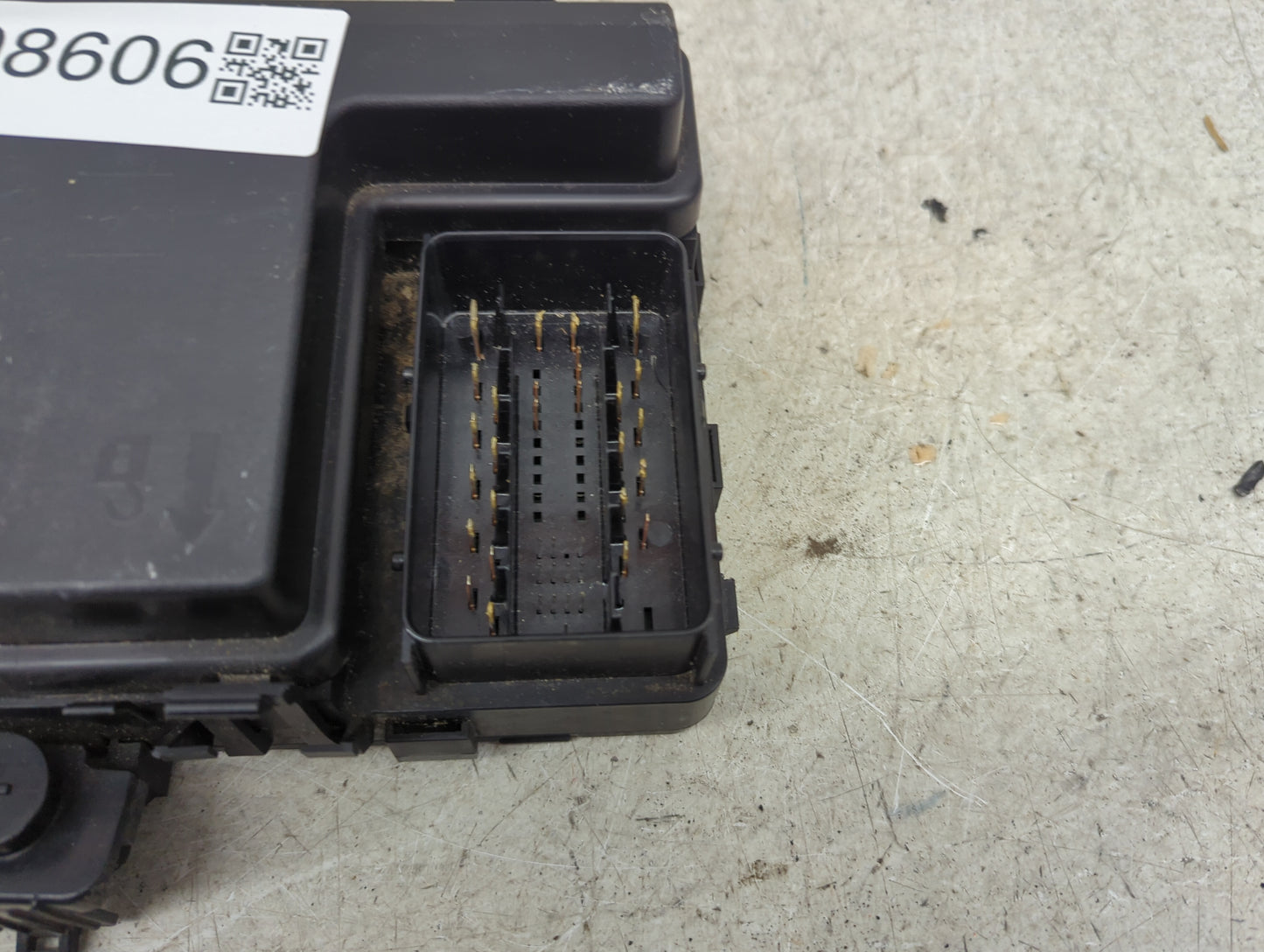 2015-2018 Ford Edge Fusebox Fuse Box Panel Relay Module P/N:8T2T-14B192-AB Fits Fits 2015 2016 2017 2018 OEM Used Auto Parts