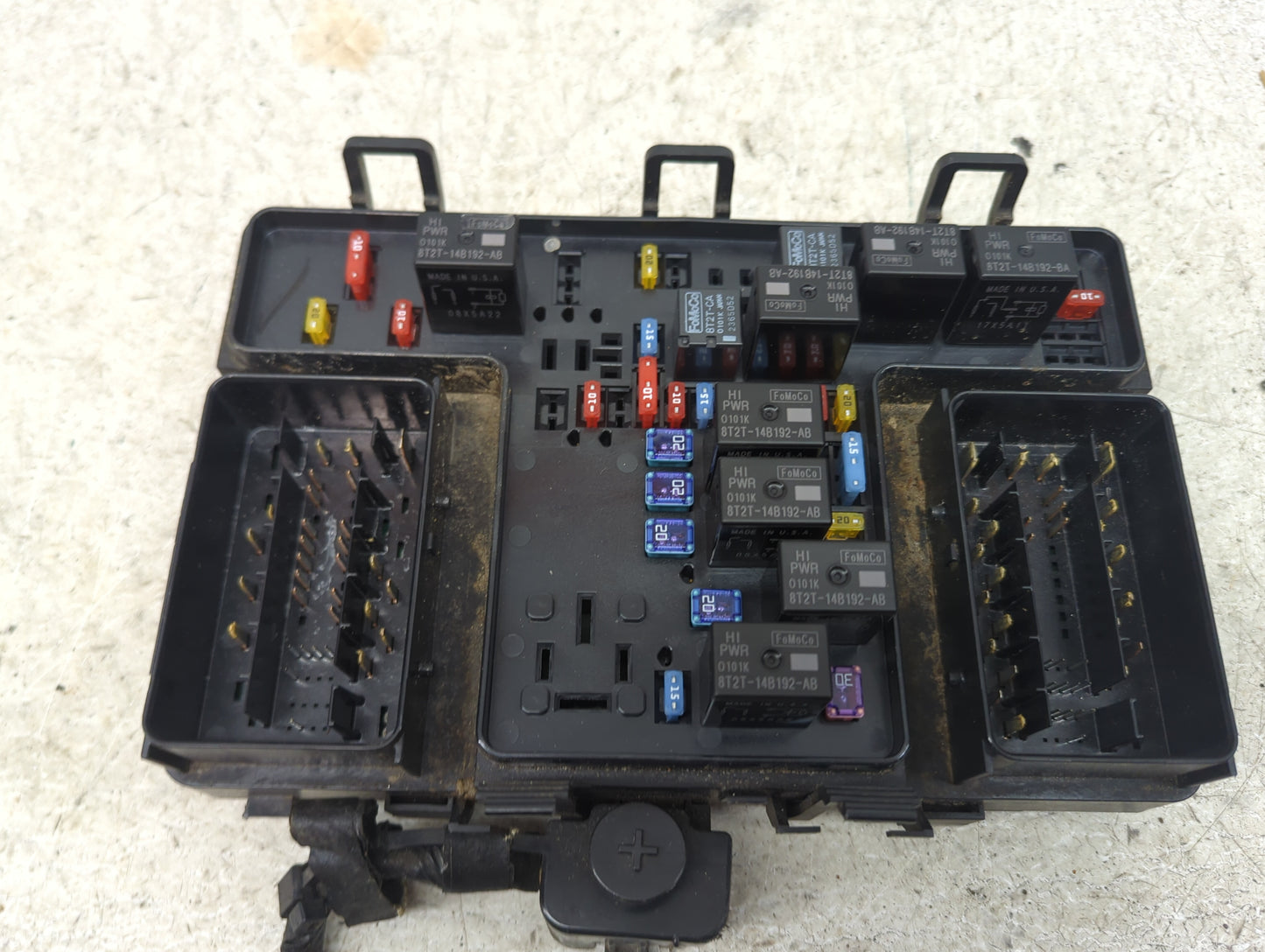 2015-2018 Ford Edge Fusebox Fuse Box Panel Relay Module P/N:8T2T-14B192-AB Fits Fits 2015 2016 2017 2018 OEM Used Auto Parts