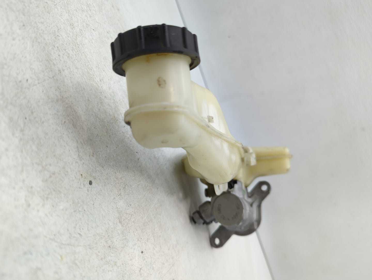 2015-2020 Ford Edge Brake Master Cylinder - Oemusedautoparts1.com