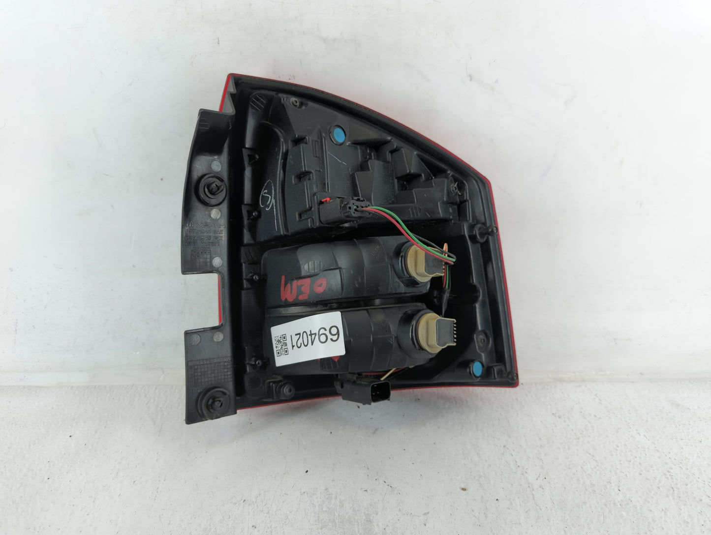 2015-2018 Ford Edge Tail Light Assembly Passenger Right OEM P/N:320371 05182545, 05182543 Fits Fits 2015 2016 2017 2018 OEM 