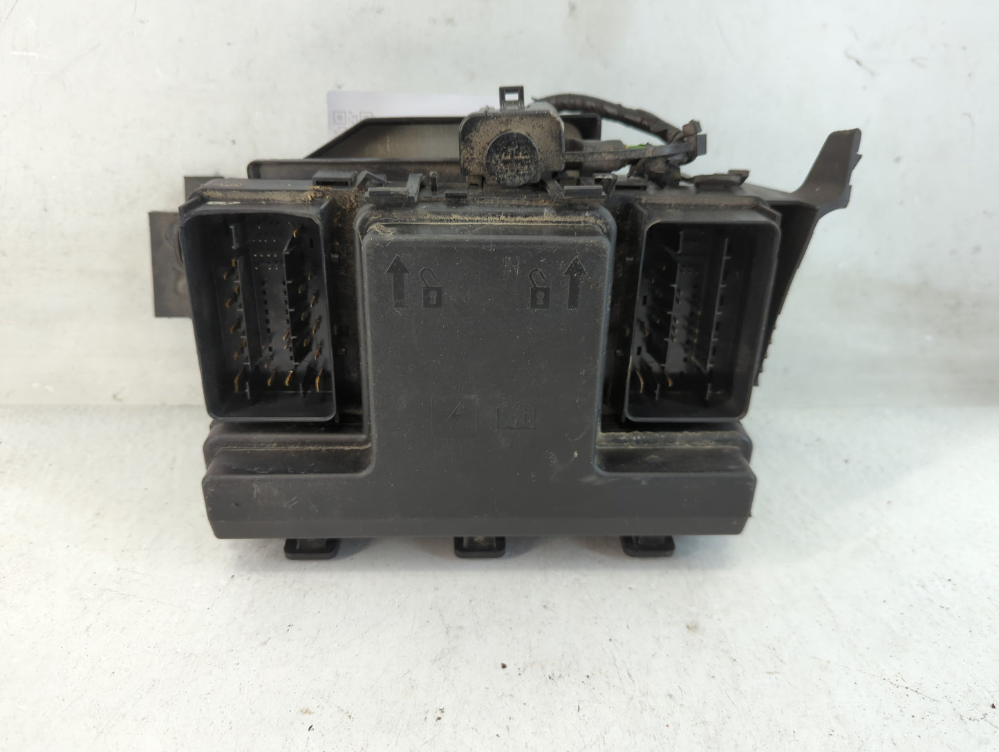 2015-2018 Ford Edge Fusebox Fuse Box Panel Relay Module P/N:G2GT14A075AA Fits Fits 2015 2016 2017 2018 OEM Used Auto Parts -