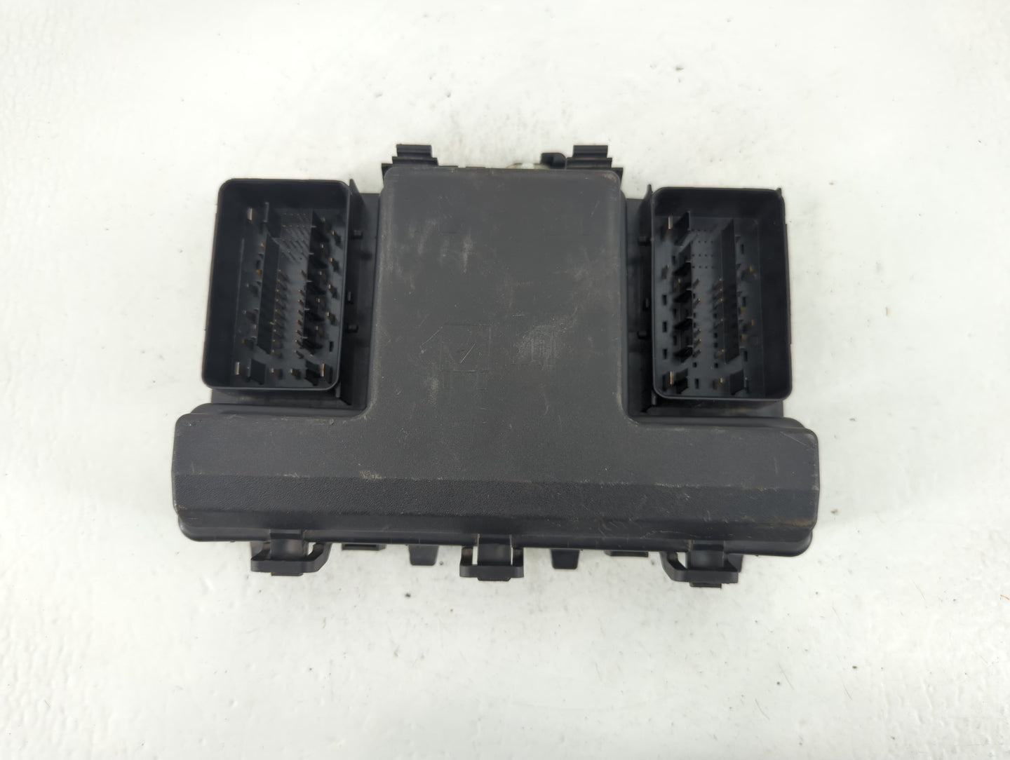 2015-2018 Ford Edge Fusebox Fuse Box Panel Relay Module P/N:G2GT 14A075 AA Fits Fits 2015 2016 2017 2018 OEM Used Auto Parts