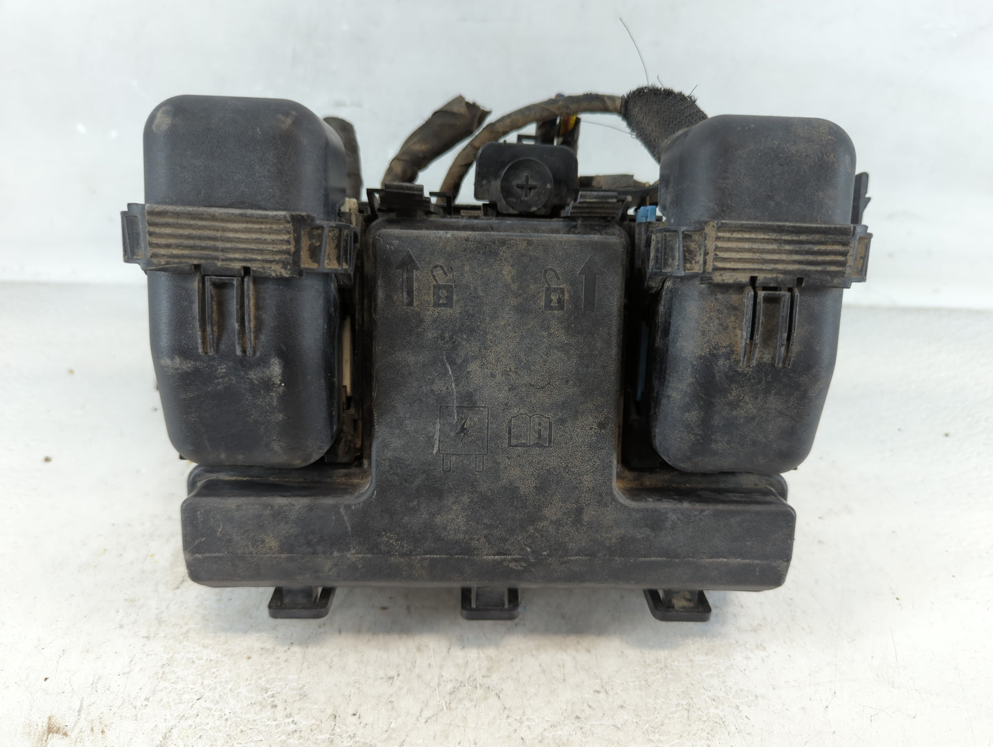 2015-2018 Ford Edge Fusebox Fuse Box Panel Relay Module P/N:G2GT14A067BC Fits Fits 2015 2016 2017 2018 OEM Used Auto Parts -