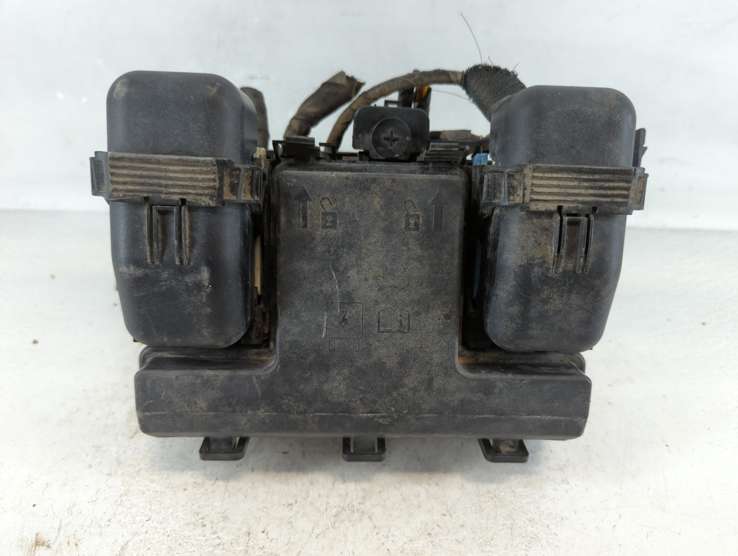 2015-2018 Ford Edge Fusebox Fuse Box Panel Relay Module P/N:G2GT14A067BC Fits Fits 2015 2016 2017 2018 OEM Used Auto Parts -