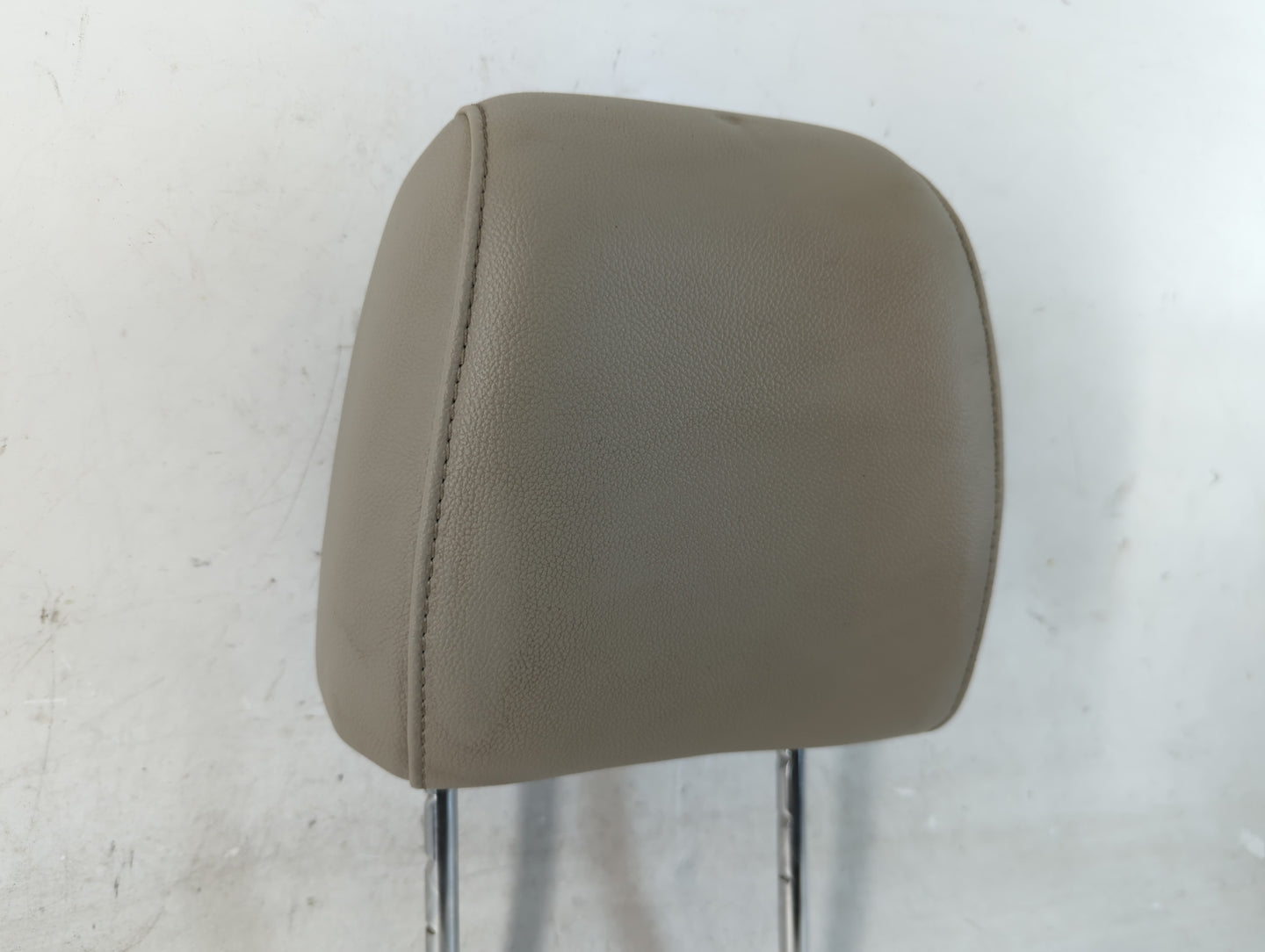 2013-2015 Ford Escape Headrest Head Rest Front Driver Passenger Seat Fits Fits 2013 2014 2015 OEM Used Auto Parts - Oemuseda