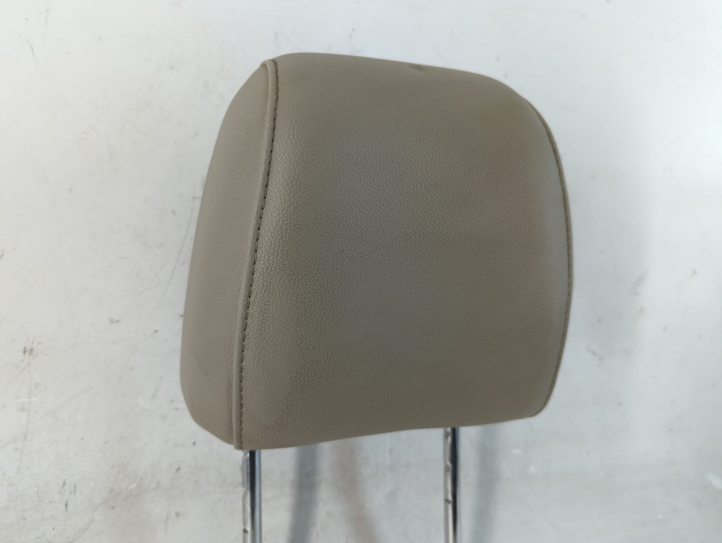 2013-2015 Ford Escape Headrest Head Rest Front Driver Passenger Seat Fits Fits 2013 2014 2015 OEM Used Auto Parts - Oemuseda