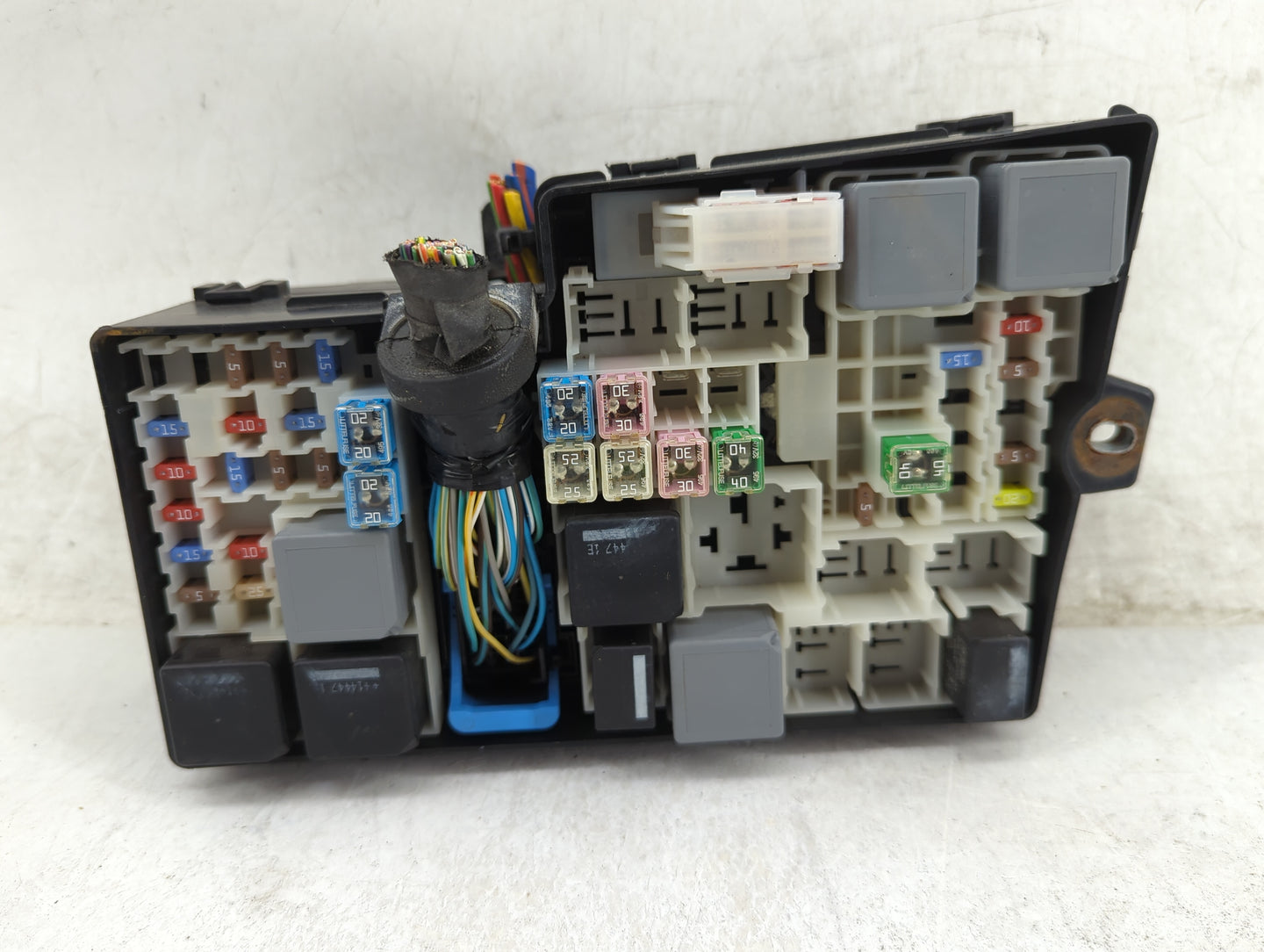 2013-2016 Ford Escape Fusebox Fuse Box Panel Relay Module Fits Fits 2013 2014 2015 2016 OEM Used Auto Parts - Oemusedautopar