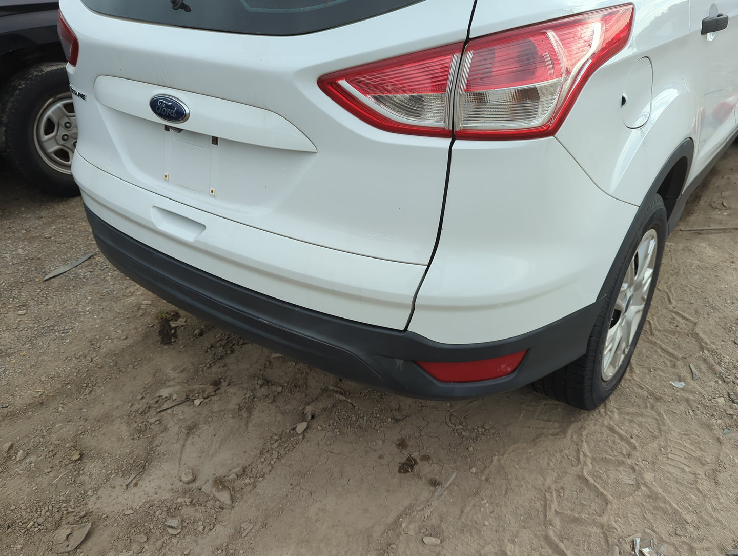 2013-2016 Ford Escape Rear Bumper Assembly Oem - Oemusedautoparts1.com