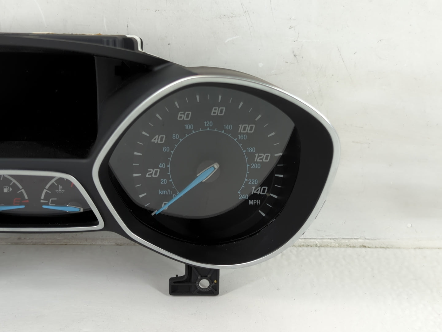 2014-2015 Ford Escape Instrument Cluster Speedometer Gauges Fits Fits 2014 2015 OEM Used Auto Parts - Oemusedautoparts1.com