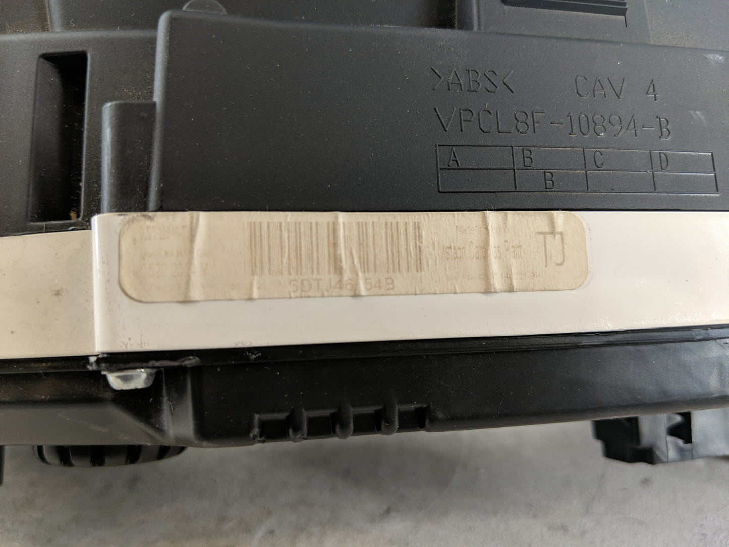 2014-2015 Ford Escape Instrument Cluster Speedometer Gauges P/N:5DTJ71456B Fits Fits 2014 2015 OEM Used Auto Parts - Oemused