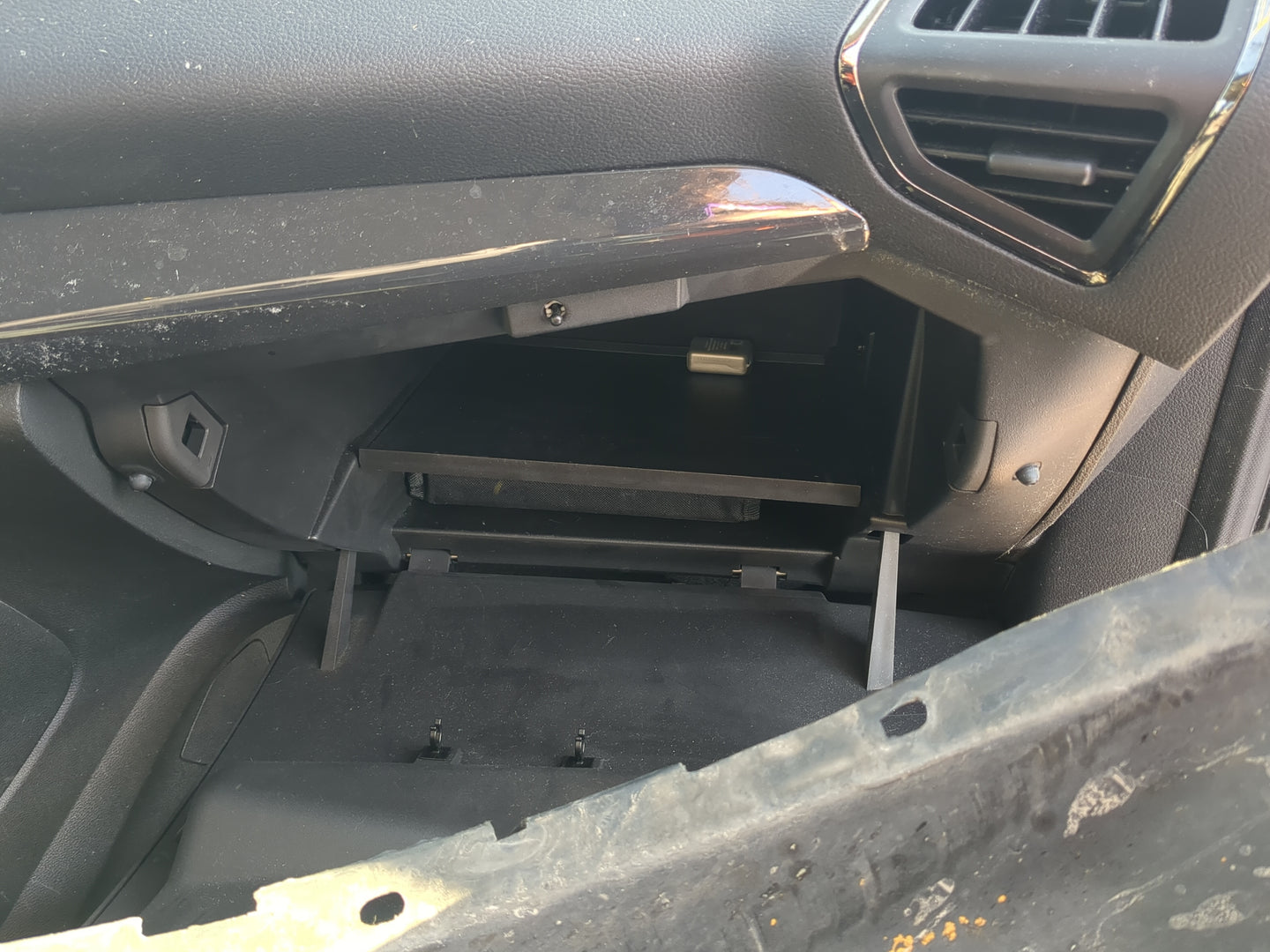 2015 Ford Escape Passenger Glove Box Door Storage Compartment 1237274 - Oemusedautoparts1.com