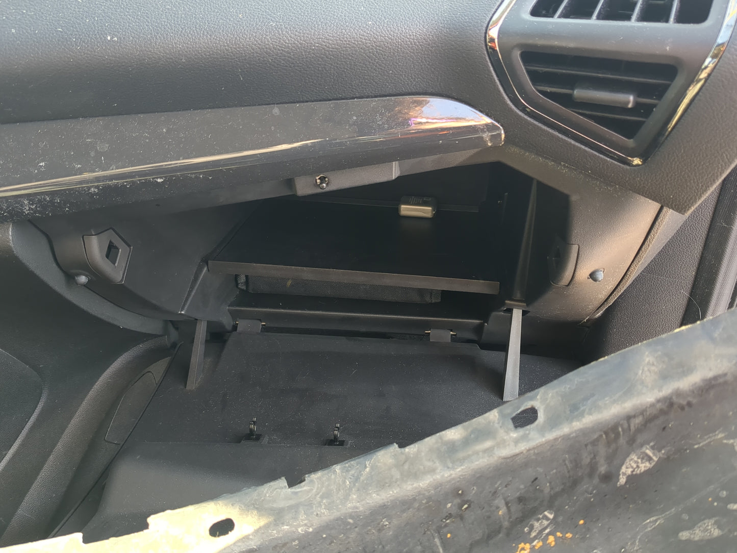 2015 Ford Escape Passenger Glove Box Door Storage Compartment 1237274 - Oemusedautoparts1.com