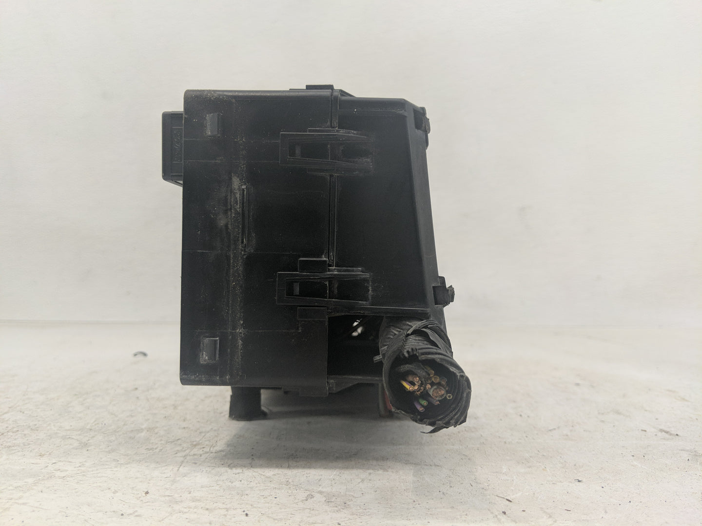 2013-2016 Ford Escape Fusebox Fuse Box Panel Relay Module Fits Fits 2013 2014 2015 2016 OEM Used Auto Parts - Oemusedautopar