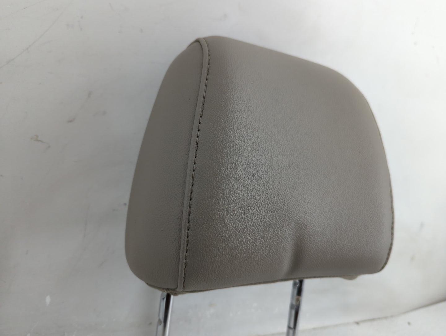 2015 Ford Escape Headrest Head Rest Front Driver Passenger Seat Fits OEM Used Auto Parts - Oemusedautoparts1.com