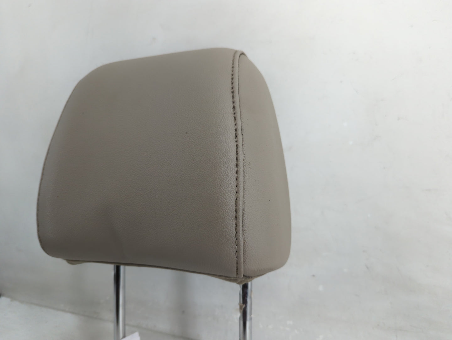 2015 Ford Escape Headrest Head Rest Front Driver Passenger Seat Fits OEM Used Auto Parts - Oemusedautoparts1.com
