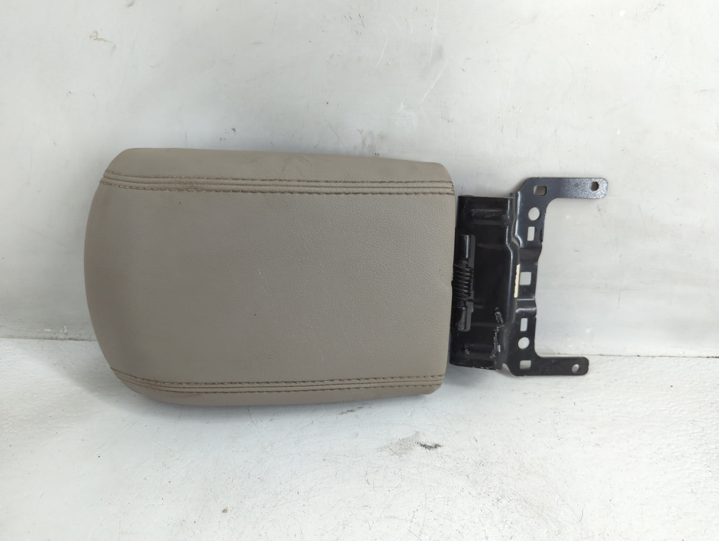 2015 Ford Escape Center Console Armrest Cover Lid P/N:P151318NAD Fits OEM Used Auto Parts - Oemusedautoparts1.com
