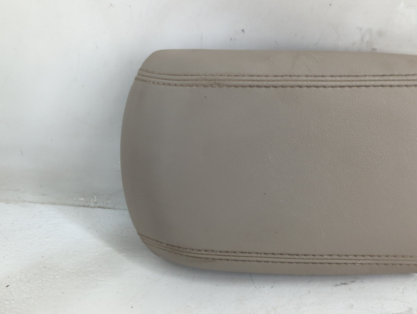 2015 Ford Escape Center Console Armrest Cover Lid P/N:P151318NAD Fits OEM Used Auto Parts - Oemusedautoparts1.com