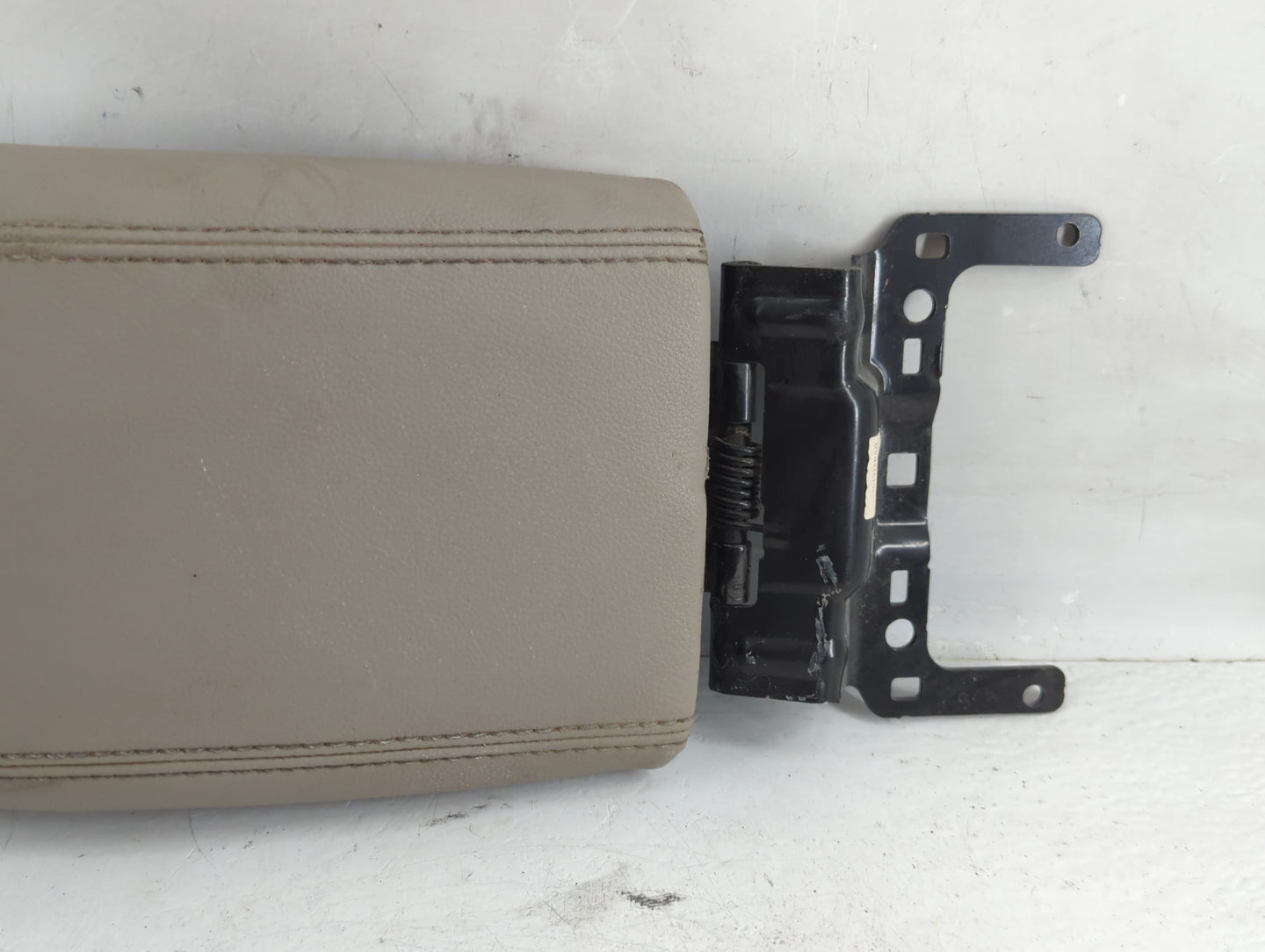 2015 Ford Escape Center Console Armrest Cover Lid P/N:P151318NAD Fits OEM Used Auto Parts - Oemusedautoparts1.com