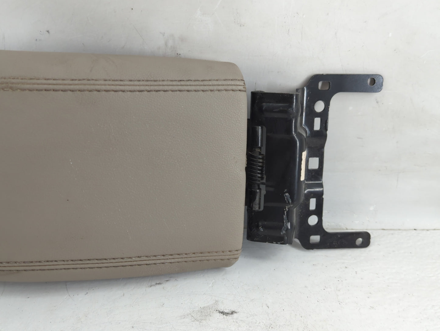 2015 Ford Escape Center Console Armrest Cover Lid P/N:P151318NAD Fits OEM Used Auto Parts - Oemusedautoparts1.com