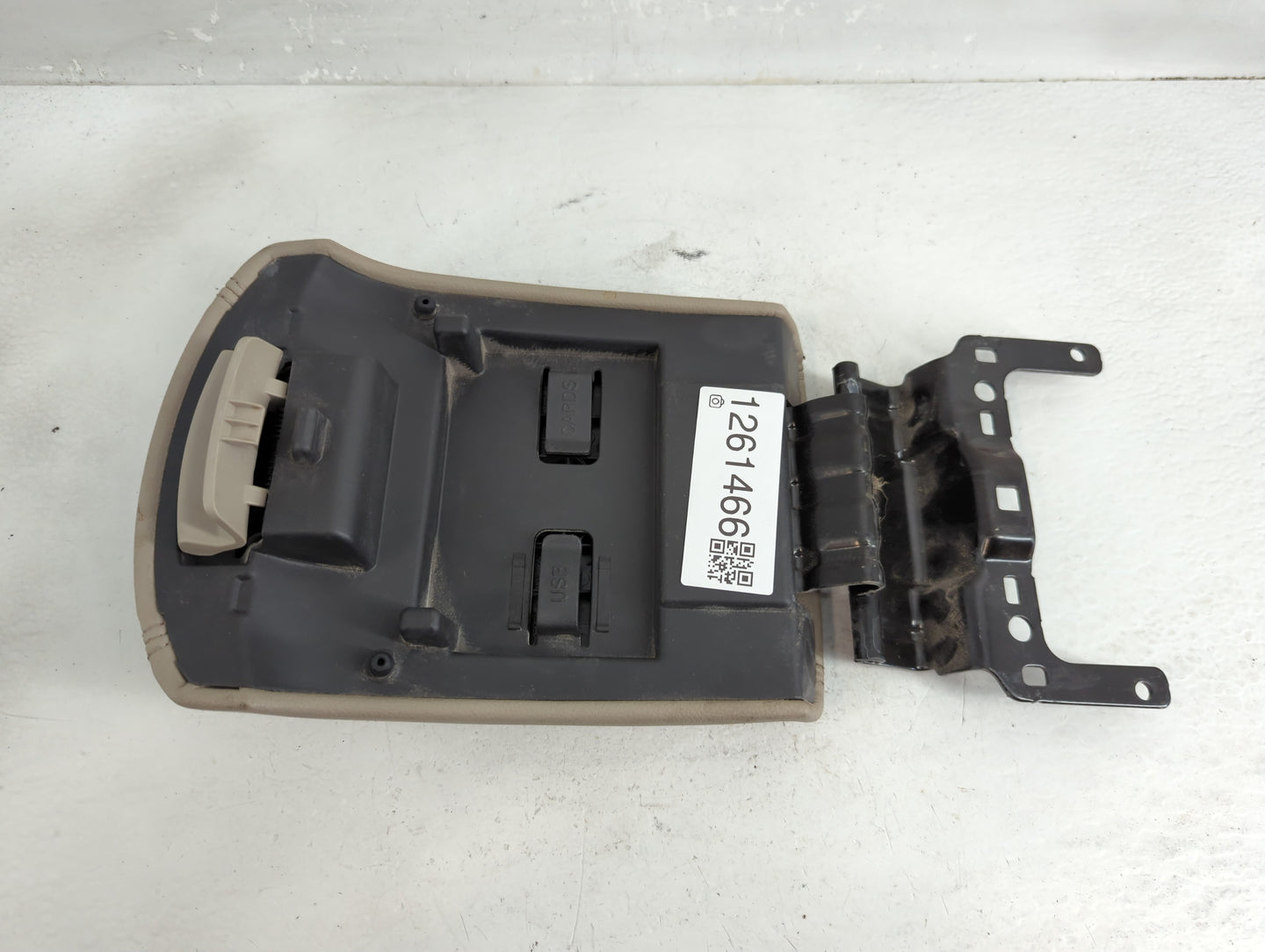 2015 Ford Escape Center Console Armrest Cover Lid P/N:P151318NAD Fits OEM Used Auto Parts - Oemusedautoparts1.com