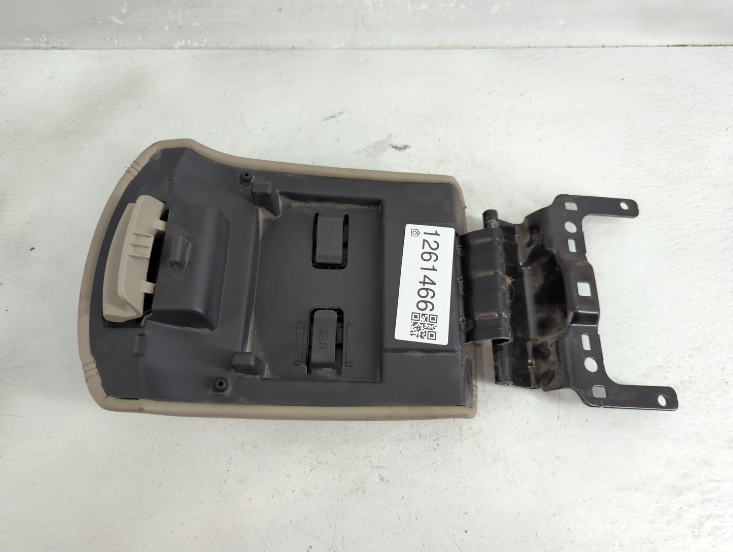 2015 Ford Escape Center Console Armrest Cover Lid P/N:P151318NAD Fits OEM Used Auto Parts - Oemusedautoparts1.com