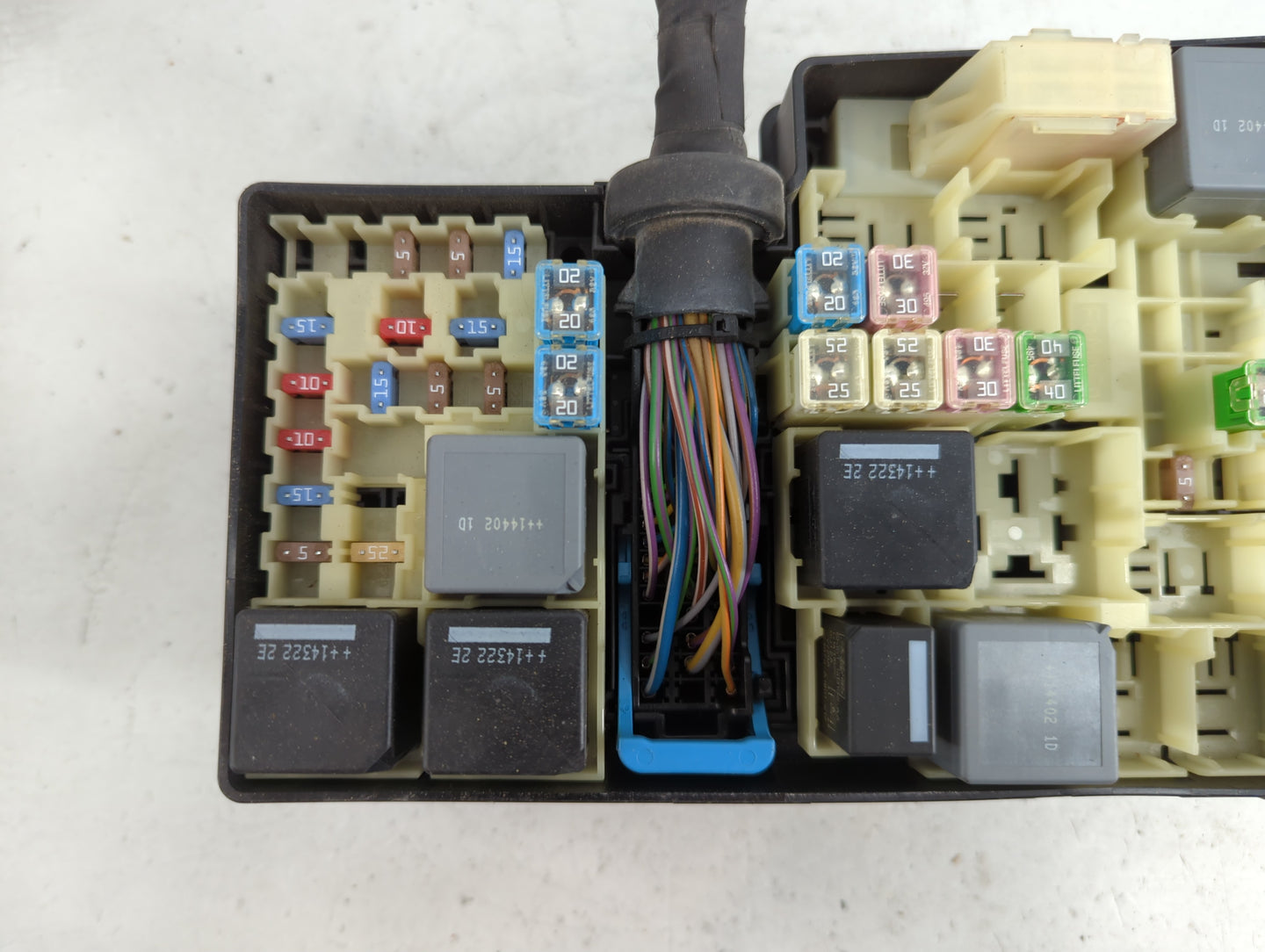 2013-2016 Ford Escape Fusebox Fuse Box Panel Relay Module Fits Fits 2013 2014 2015 2016 OEM Used Auto Parts - Oemusedautopar