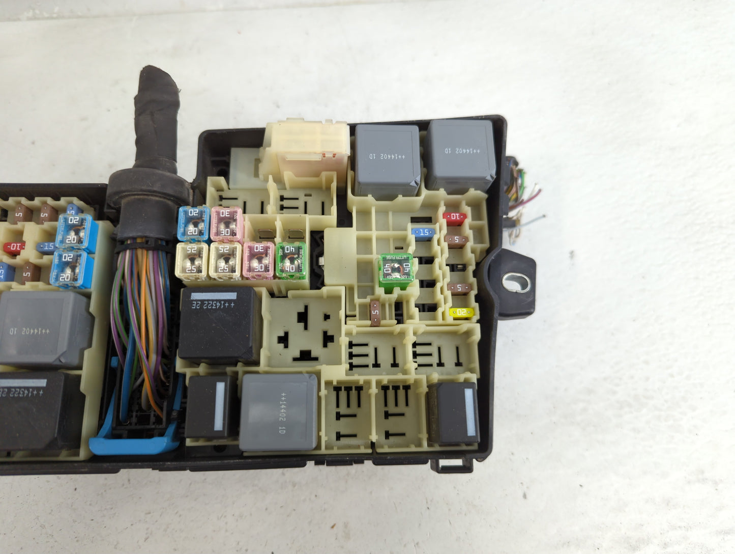 2013-2016 Ford Escape Fusebox Fuse Box Panel Relay Module Fits Fits 2013 2014 2015 2016 OEM Used Auto Parts - Oemusedautopar