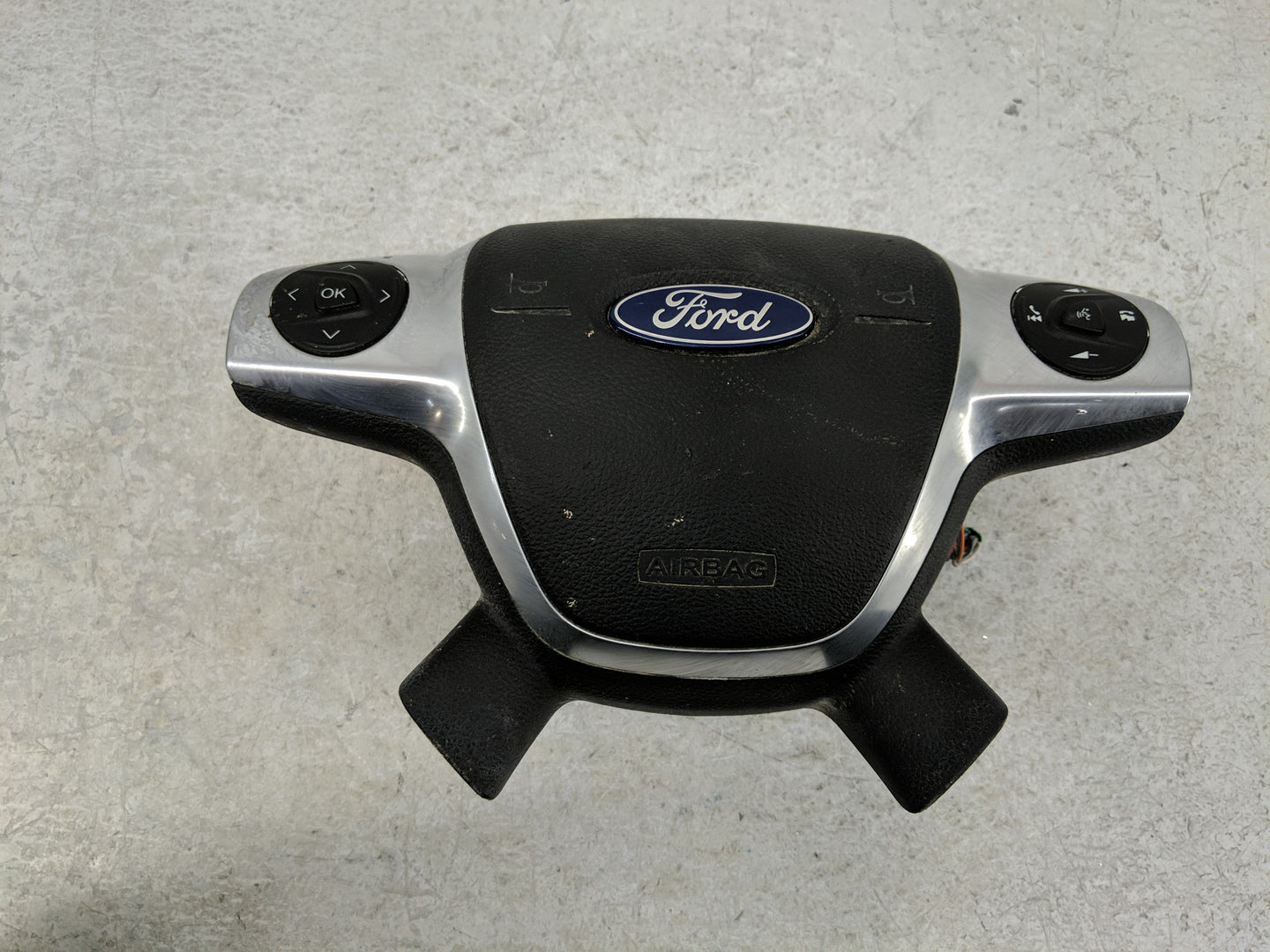 2015-2016 Ford Escape Air Bag Driver Left Steering Wheel Mounted Fits Fits 2015 2016 OEM Used Auto Parts - Oemusedautoparts1