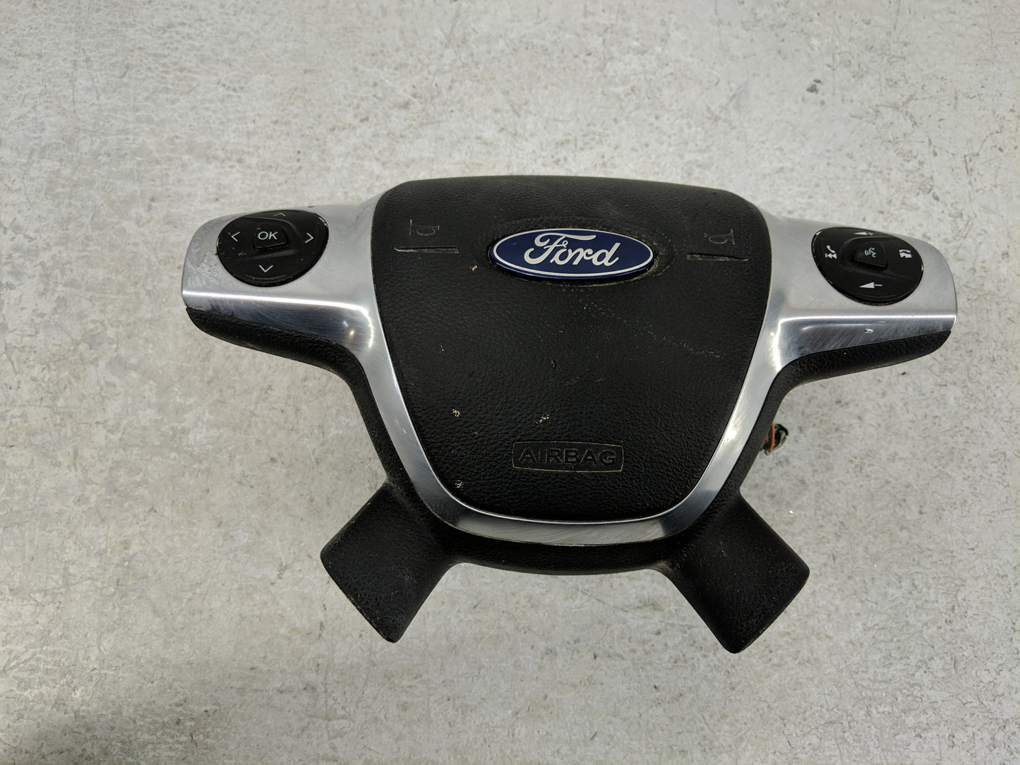 2015-2016 Ford Escape Air Bag Driver Left Steering Wheel Mounted Fits Fits 2015 2016 OEM Used Auto Parts - Oemusedautoparts1