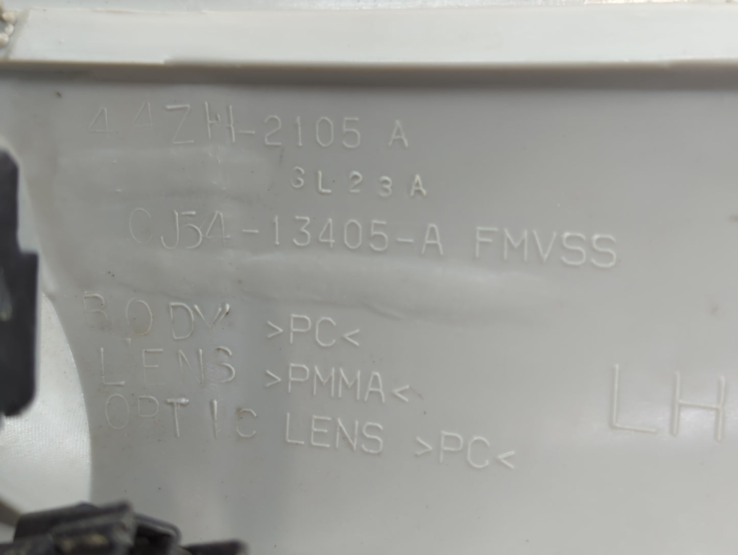 2013-2016 Ford Escape Tail Light Assembly Driver Left OEM P/N:44ZH-2105 A CJ54-13405-A Fits Fits 2013 2014 2015 2016 OEM Use